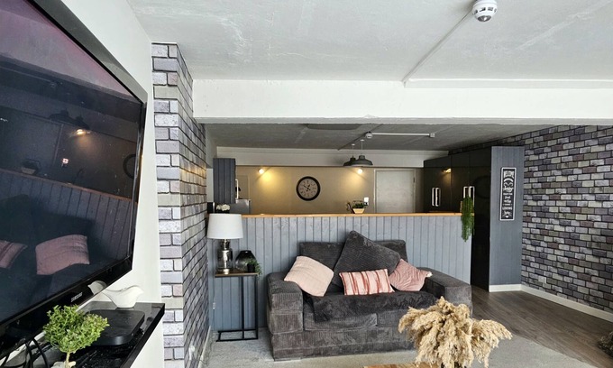 Chysauster Apartment | Albert Apartment with free Gym