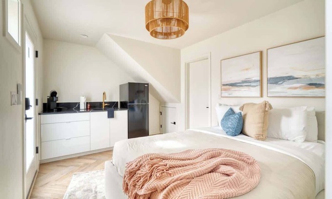 Alberta Arts District Apartment | Alberta Arts District Studio Suite