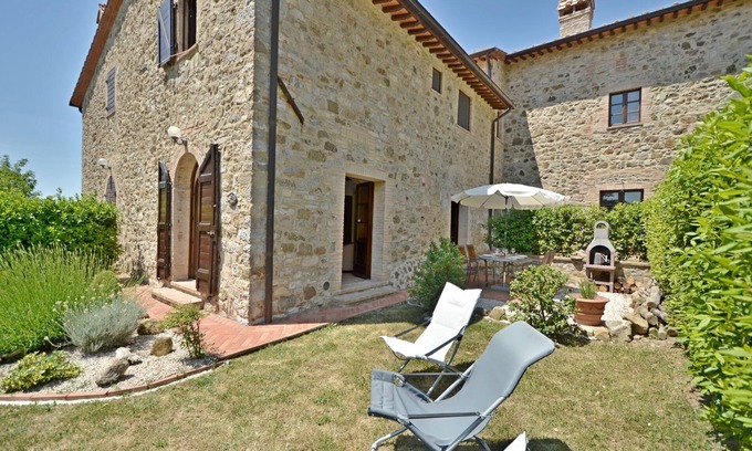 Roccalbegna Villa | Albicocco, Poderone, Roccalbegna, Grosseto and Maremma
