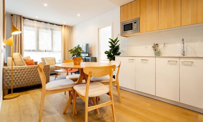 Ciudad Lineal Apartment | Alcala Terrace III apartament in Madrid