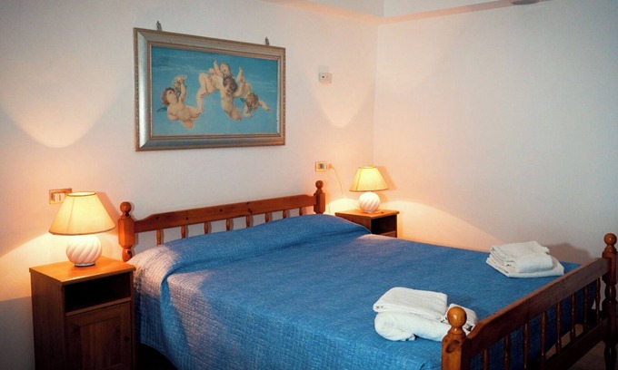 Cellino Attanasio House | Alcove room garden view