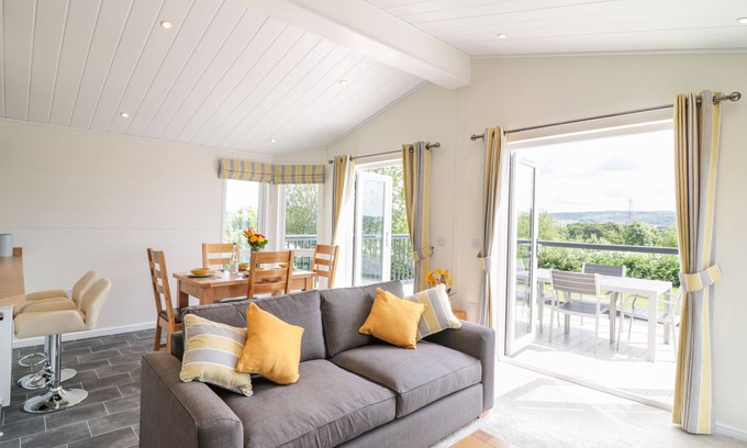 Teigngrace House | Alder Lodge