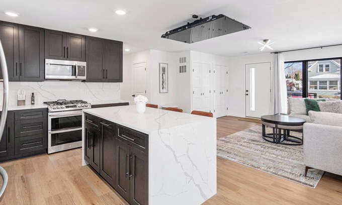 Downtown West Apartment | Aleyeh Suites Main Floor Unit 2