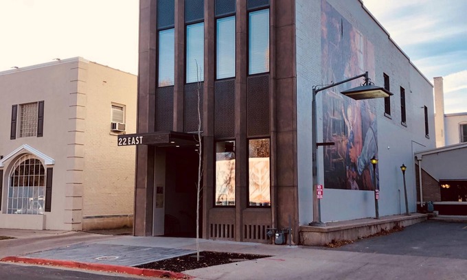 Logan Apartment | ALL 3 FLATS - 3 Luxury Suites, 3 Bathrooms, 5 Beds