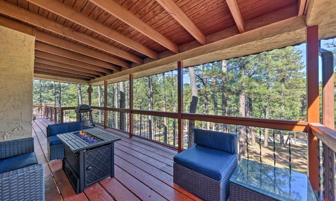 Alto Apartment | All-Season Alto Getaway with Fire Pit and Deck!