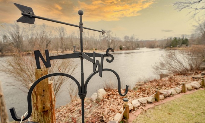 Paris House | All Season Relaxing River Retreat - Tubing, Fishing, Hunting, Snow Mobile, ORV