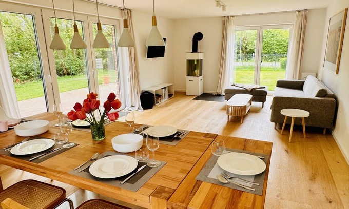 Tating Apartment | "Alle zusammen" - Modern and bright vacation apartment with large garden