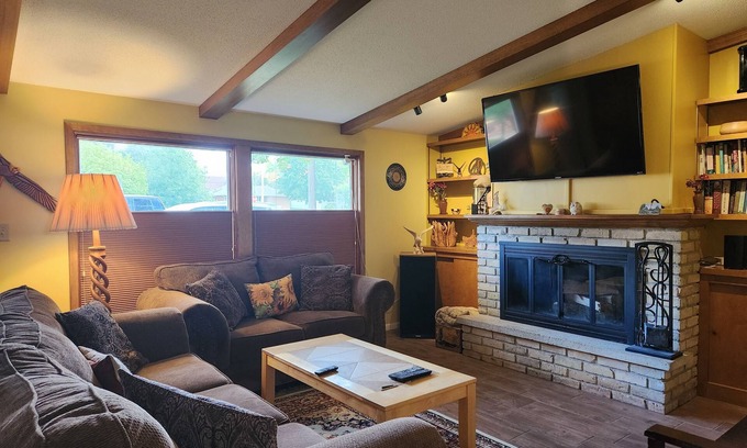 Rochester House | Alloro Home/2 BR Neighborhood Home, 1 mi to Mayo Clinic
