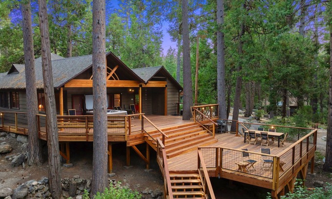 Idyllwild House | Almost Heaven! A charming cabin on the creek walk to town with spa