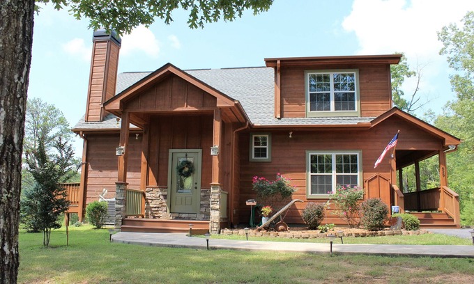 Young Harris Cabin | Almost Heaven.in Blairsville, GA