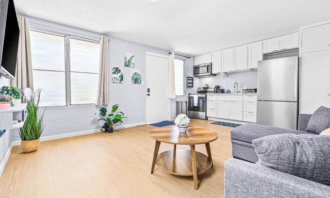 Pacific Heights Apartment | Aloha Comfort Stay One Bedroom/Patio