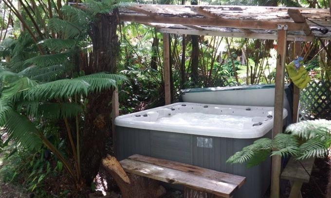 Volcano House | Aloha Crater Lodge and Lava Tube
