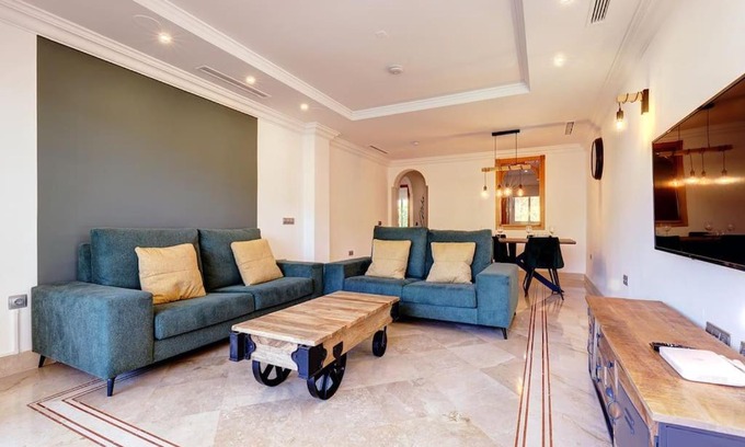 Marbella Apartment | Aloha Hill Club Resort Holiday Rental Apartment