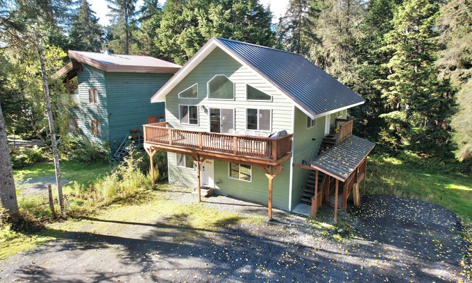 Alyeska House | AlohAlaska Lodge - 5 Bedroom - Close to Ski Lifts