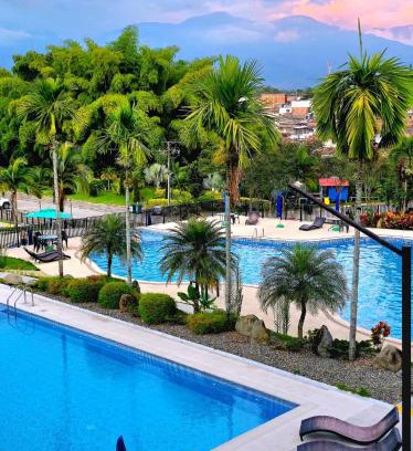 Armenia Apartment | Alojamiento Familiar para 17 - A 5min del Aeropuerto - Con Piscina - By Molca Travel