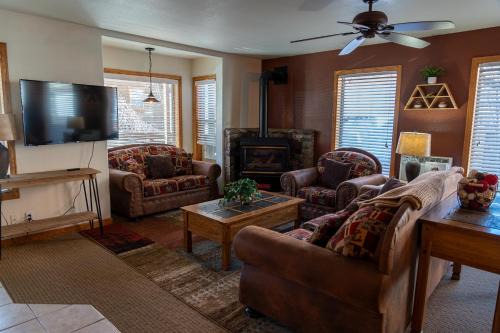 Ouray House | Alpenglow Three Bedroom Two Bath XL – A16