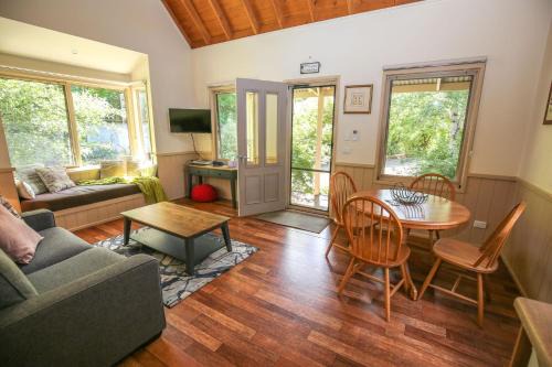 Harrietville House | Alpine Arnica Cottage 2