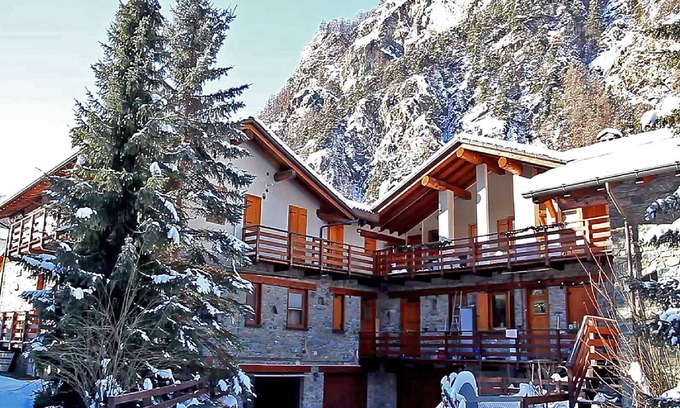 Antey-Saint-Andre Apartment | Alpine Bliss: A Cosy Retreat