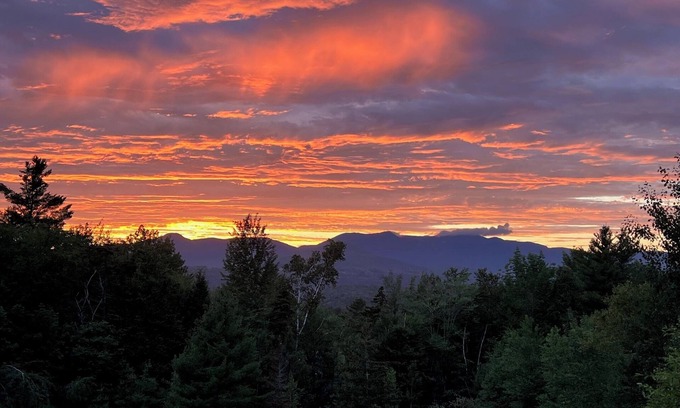 Moscow House | Alpine Overlook - A Contemporary Mountain Getaway in Stowe