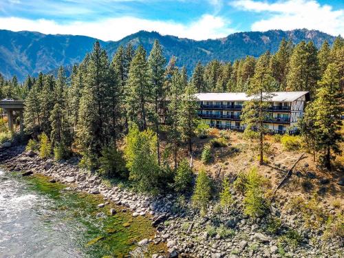 Leavenworth Hotel | Alpine Rivers Inn