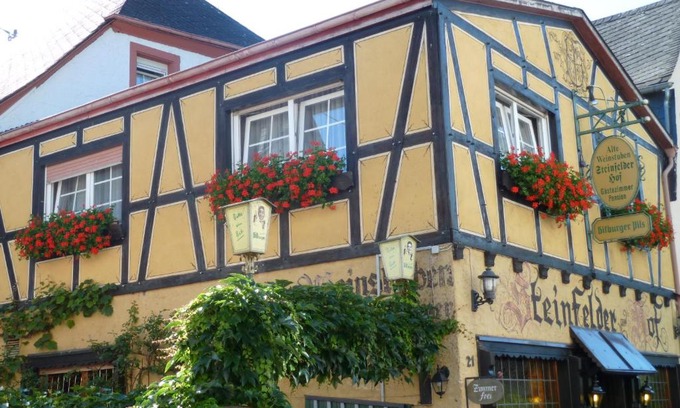 Ellenz Bed & Breakfast | Alte Weinstuben Steinfelder Hof Garni