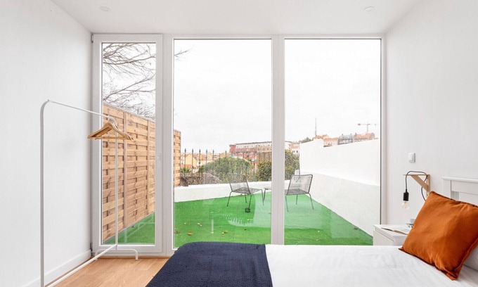 Linda-a-Velha Apartment | ALTIDO Great 2-BR Apartment w/Terrace & City View