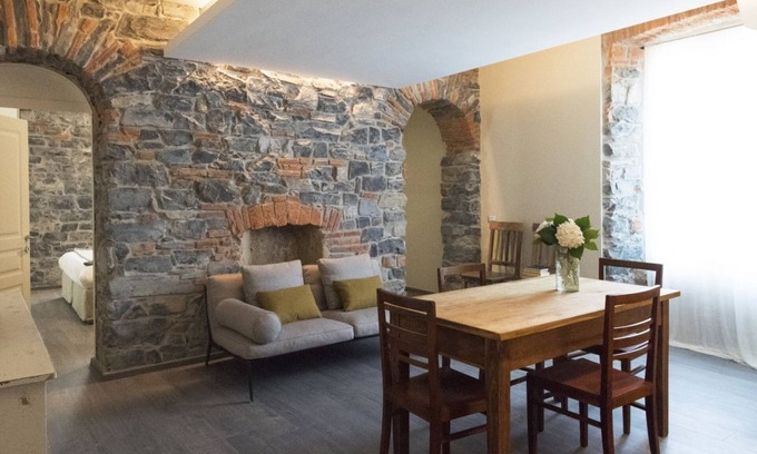 Como Apartment | ALTIDO Stylish Apt for 4, close to Como Centre