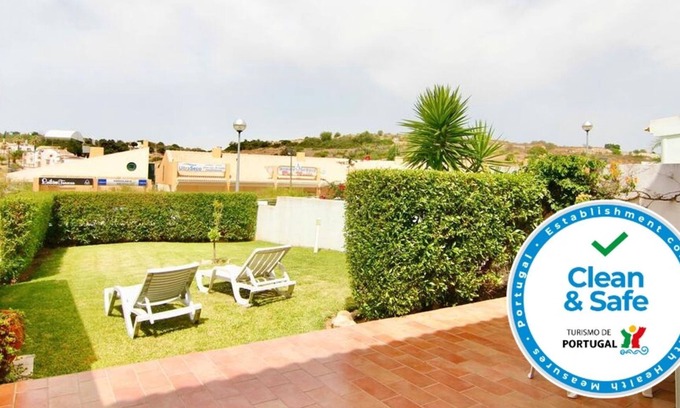 Urbanizacao dos Calicos Apartment | Alto dos Caliços 2BR House w/Garden by LovelyStay