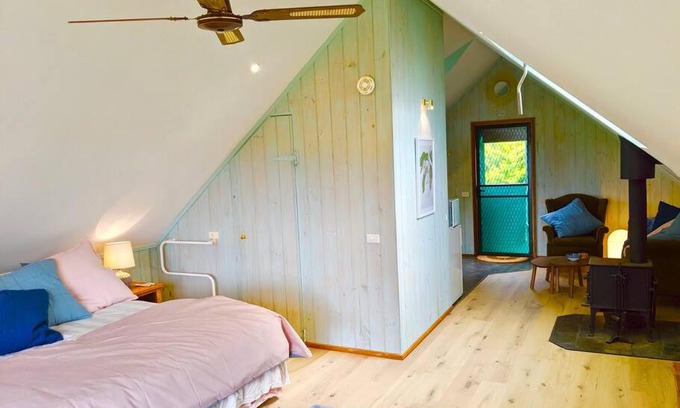 Apollo Bay Apartment | Alyeska Loft - Apollo Bay studio loft apartment