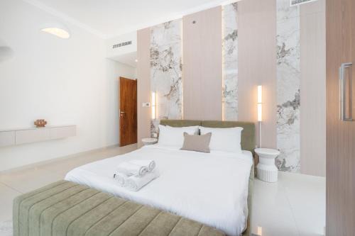 Downtown Dubai Apartment | Amal أمل Cozy City Apt 3BD with balconies walk to Dubai Mall- Dar Samita Holiday Homes