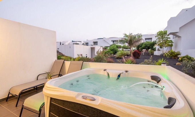 Villaverde Apartment | AMARILLO Vv APARTMENT - JACUZZI, AIR CONDITIONING-SUPERHOST Vv APARTMENTS SL