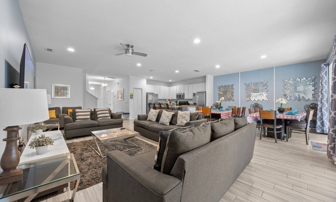 Davenport House | Amazing 10BR/8BA hot tub/pool table/5257 Solterra resort