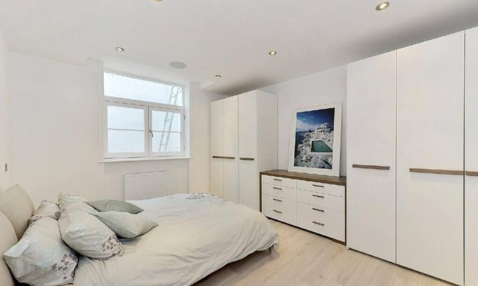 Chelsea Apartment | Amazing 2 bedroom free parking. 6-7guests.