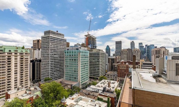 Downtown Montreal Apartment | Amazing 2 bedroom in downtown heart of Montreal