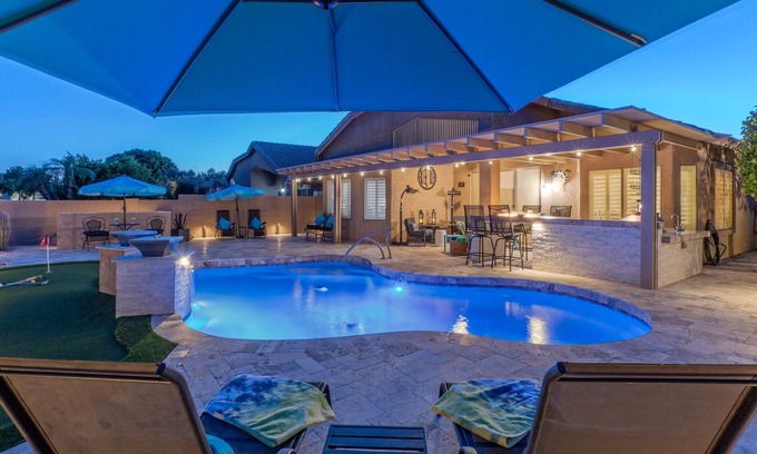 Arrowhead Ranch House | AMAZING: 50+ 7 Day Min, Pvt Htd POOL, Putt Green, Pool Table, Hikers/Bikers/Golfers Oasis