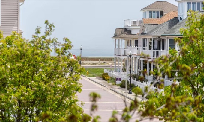 Atlantic City House | AMAZING! 5BR Luxury beach house, steps to Casinos, beach,Boardwalk, Pet Friendly
