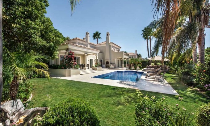 Almancil Villa | Amazing Algarve Villa | 5 Bedrooms | Villa Lillian | Private Pool & Ping Pong.