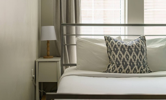 Uptown District Apartment | Amazing Apartment in the Heart of Downtown