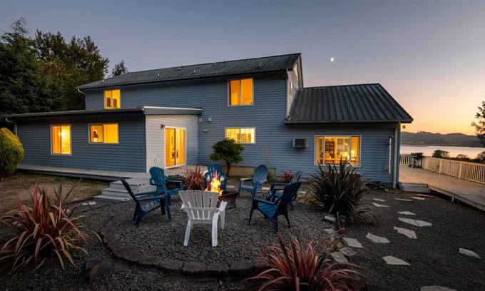 Oregon Coast House | Amazing Bay Views, All Bedrooms w/En-Suite Bathrooms, Hot Tub, Fire-Pit, Bocce Ball, Cornhole, BBQ