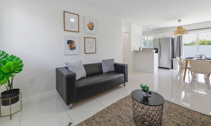 Gladeview House | Amazing Brand New Duplex 3 Bedrooms/2 bathrooms