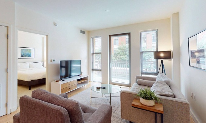 Clarendon Apartment | Amazing Clarendon 1BR w/Pool, W/D & Gym, nr Groceries, by Blueground
