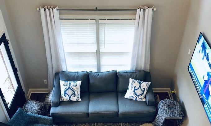 Oxford Condo | Amazing condo located one block from the square & walking distance to The Grove