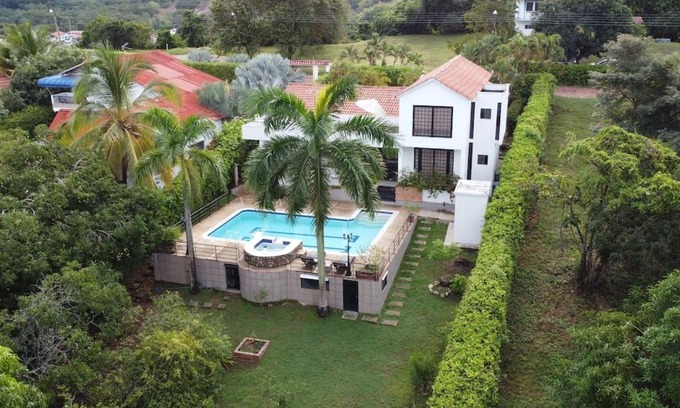 Melgar Villa | Amazing Finca House Private Swimming Pool & Air Conditioner