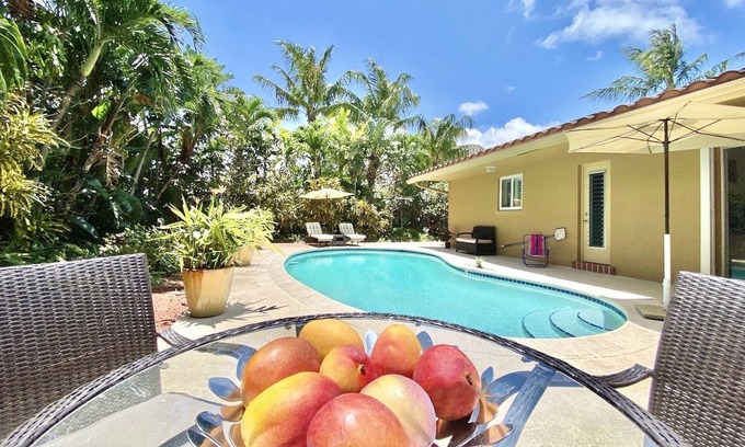 Imperial Point House | Amazing Fort Lauderdale 2BD/2BT+Den with Heated Pool, Close to the Beach!