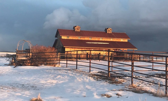 Bozeman House | AMAZING HERITAGE RANCH BARN "Gentrified"