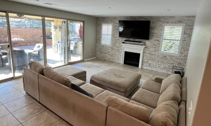 Corona House | Amazing home 3800 private with jacuzzi, gym, office and game room