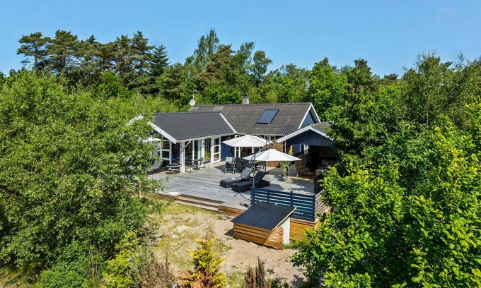Oster Somarken House | Amazing home in Aakirkeby with WiFi