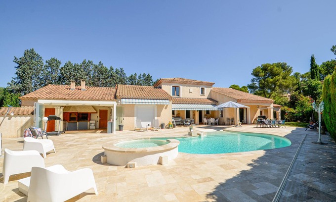 Calas House | Amazing home in Cabriès with private swimming pool, can be inside or outside