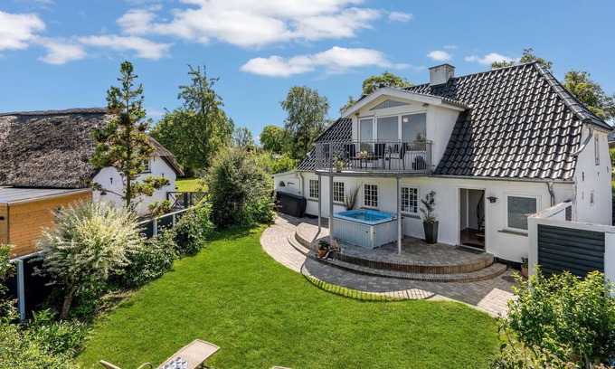 Fynshav House | Amazing home in Haderslev with kitchen
