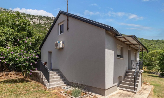 Karlobag House | Amazing home in Karlobag with WiFi